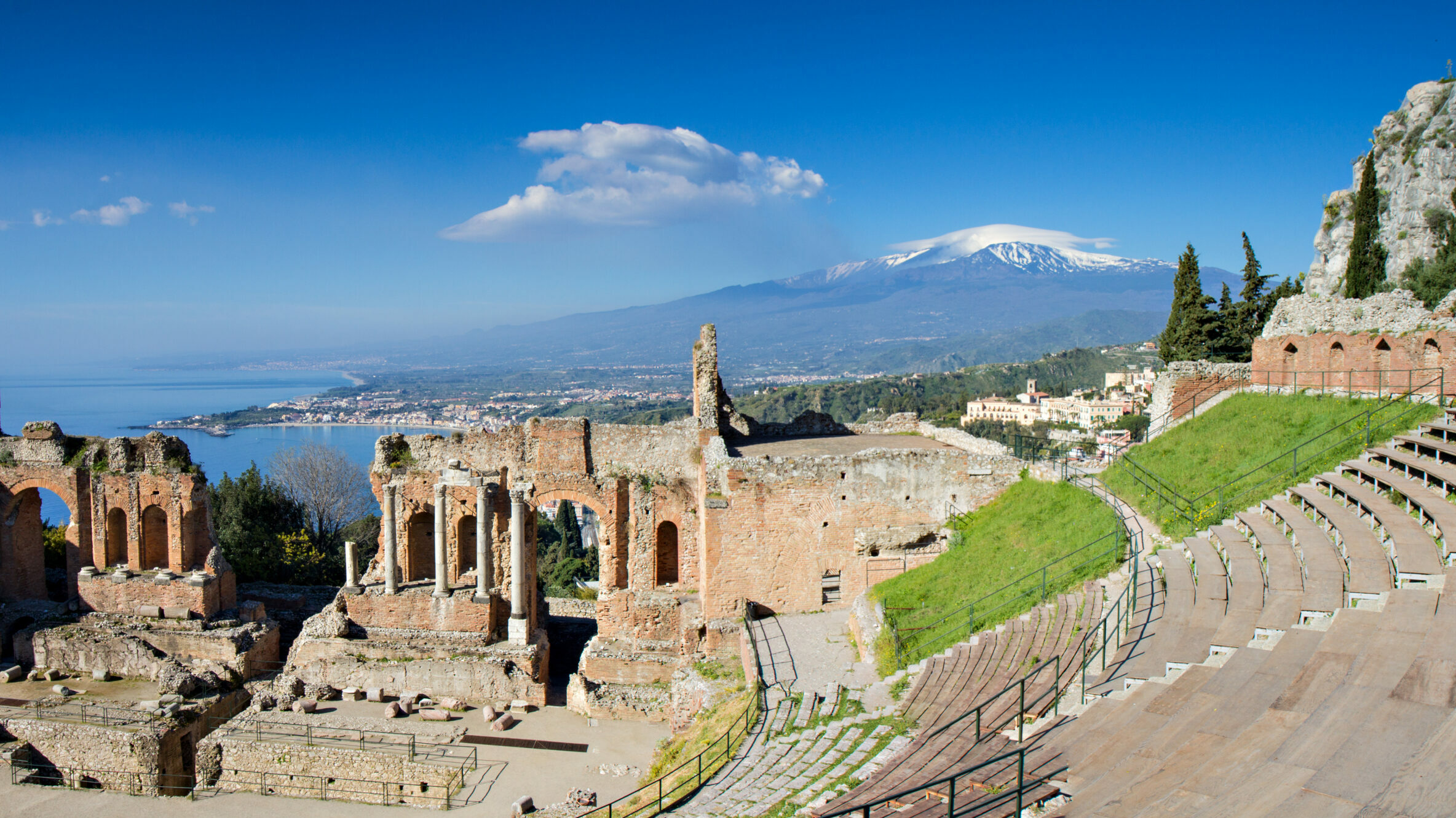 7 Taormina griechisches Theater © Shutterstock, Circumnavigation 141824548