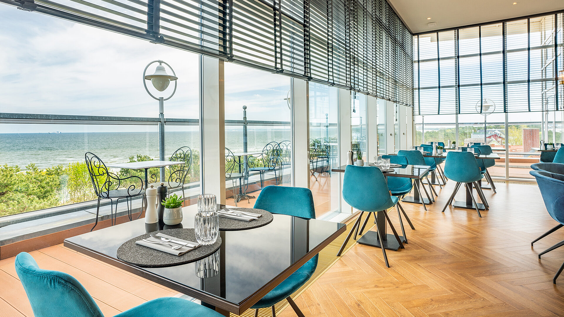 AHL01-restaurant01