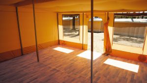 Zelt_2021_innen_neu