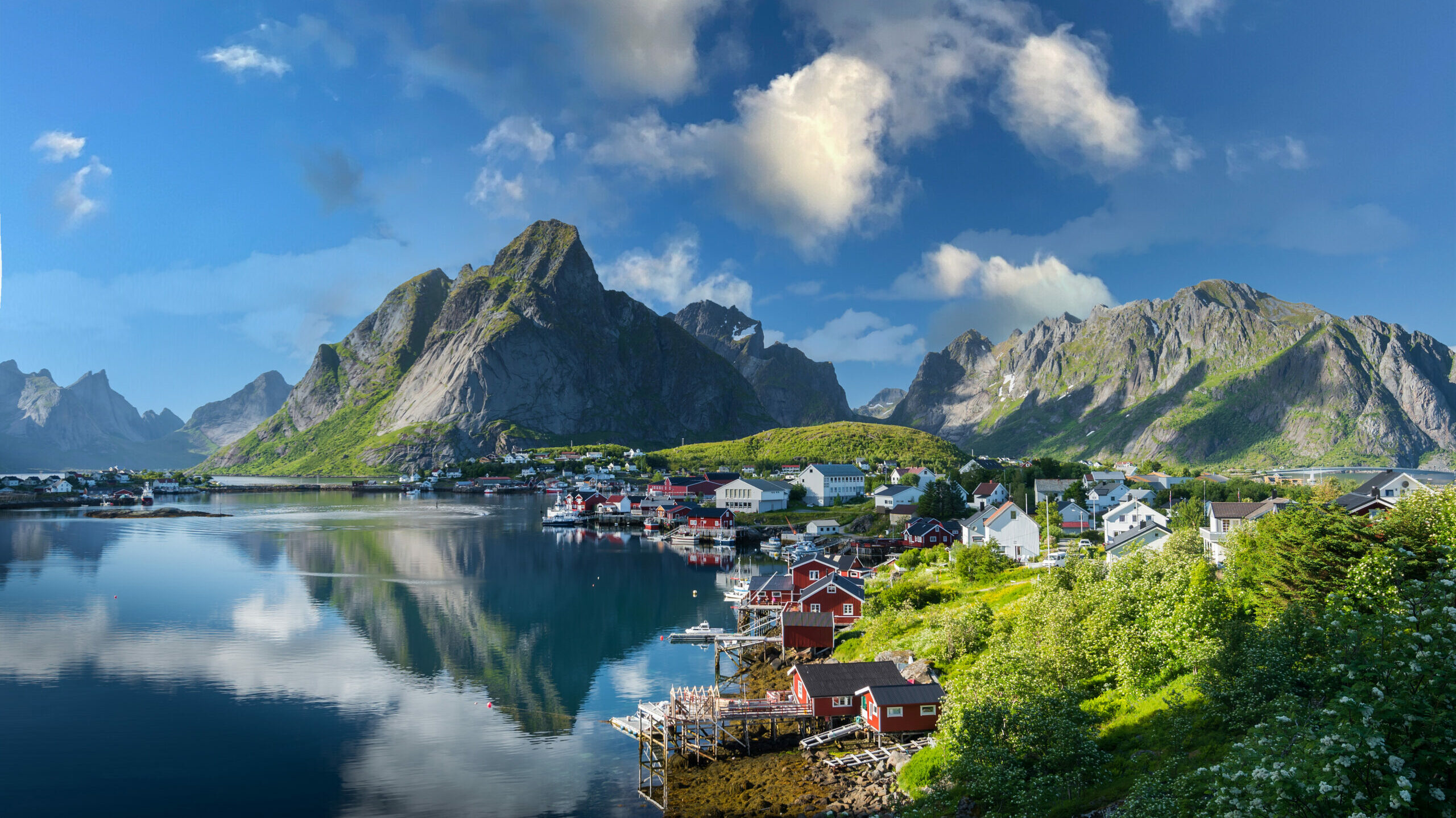 Beautiful,Landscape,In,Reine,,Lofoten
