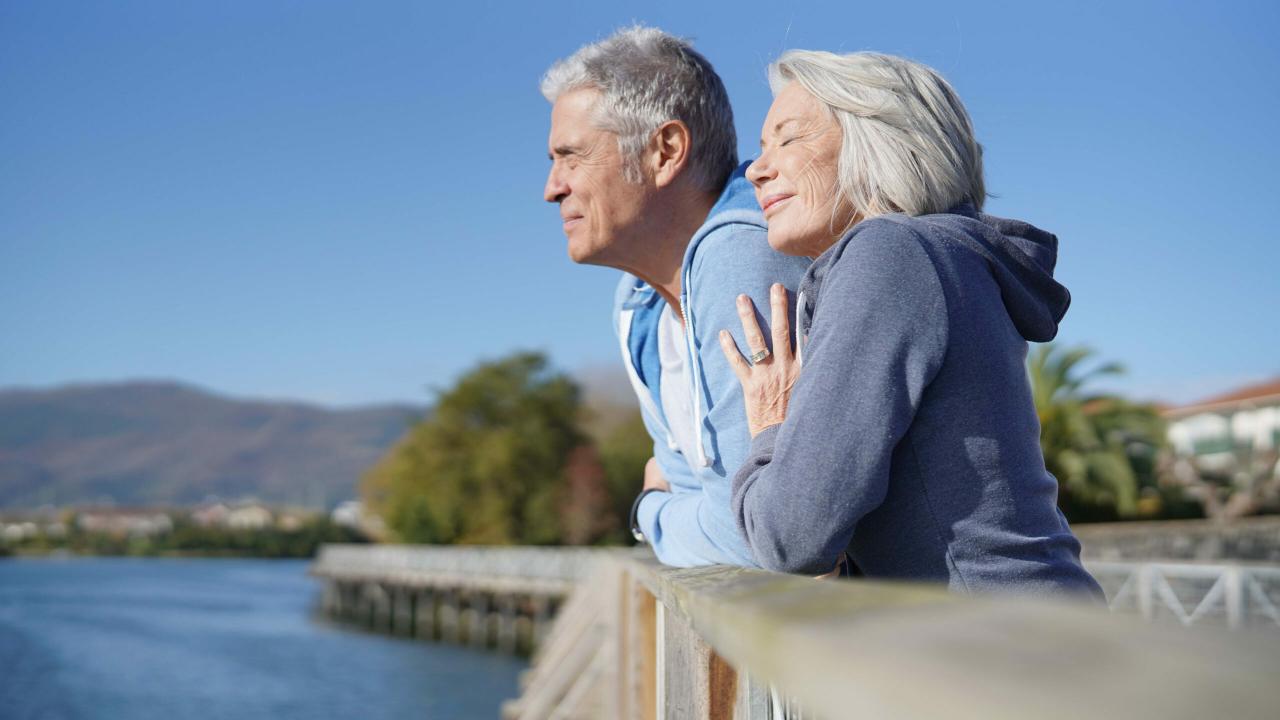 Senior,Couple,In,Sportswear,Enjoying,The,Sun,Outdoors